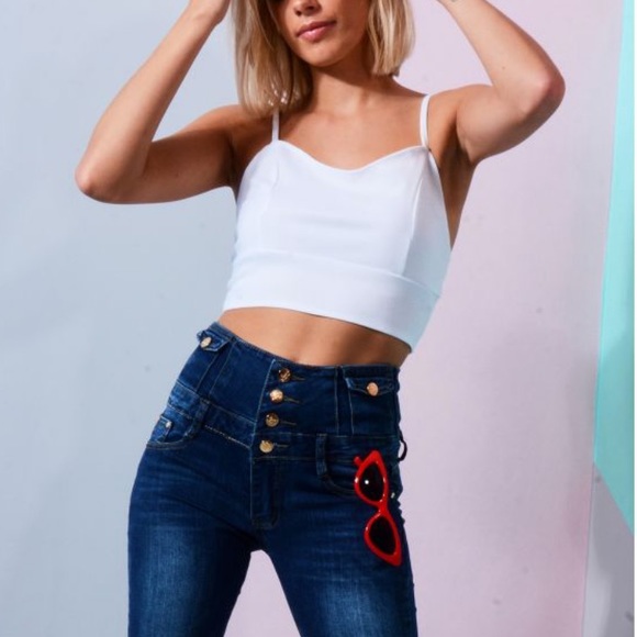 🎉White Sweetheart Neck Crop Top! - Picture 2 of 6